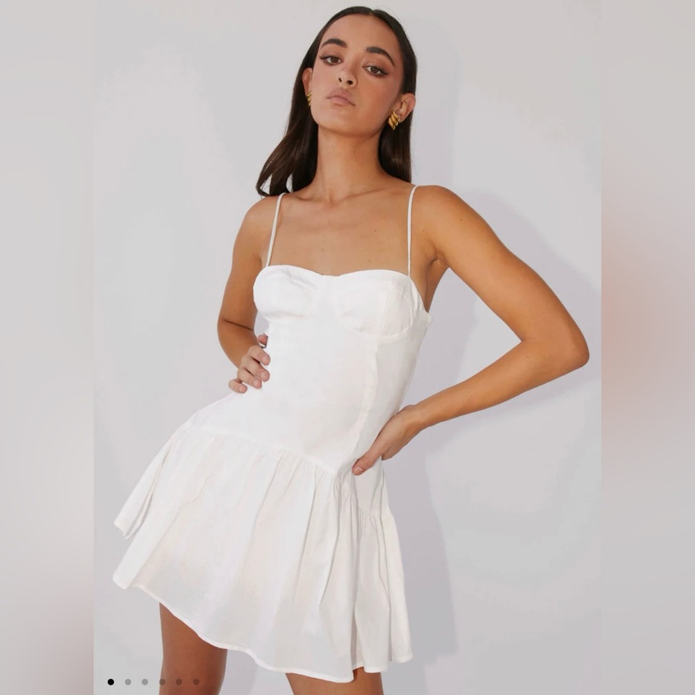 Elegant White Spaghetti Strap Dress